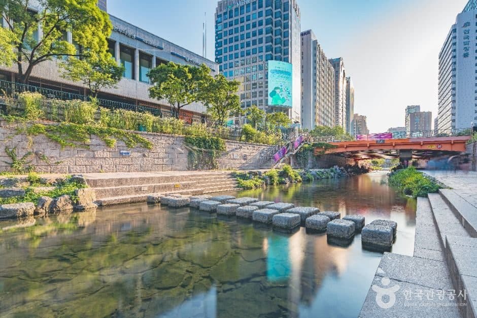 Cheonggyecheon stream, central Seoul